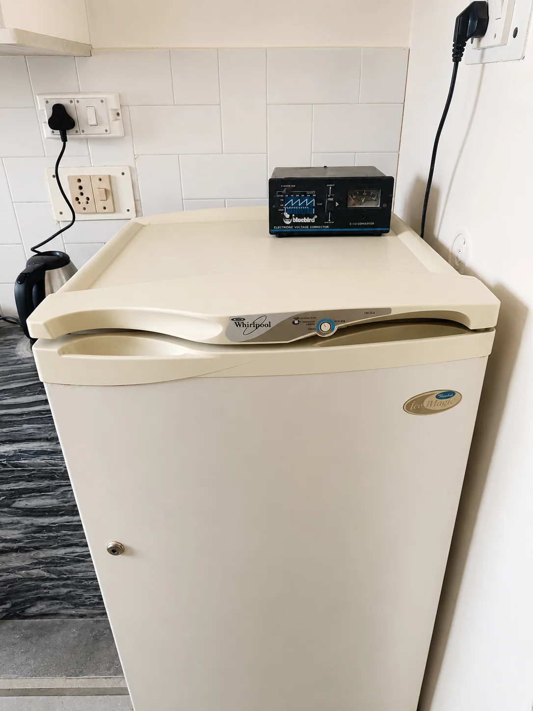Whirlpool refrigerator with voltage stabiliser