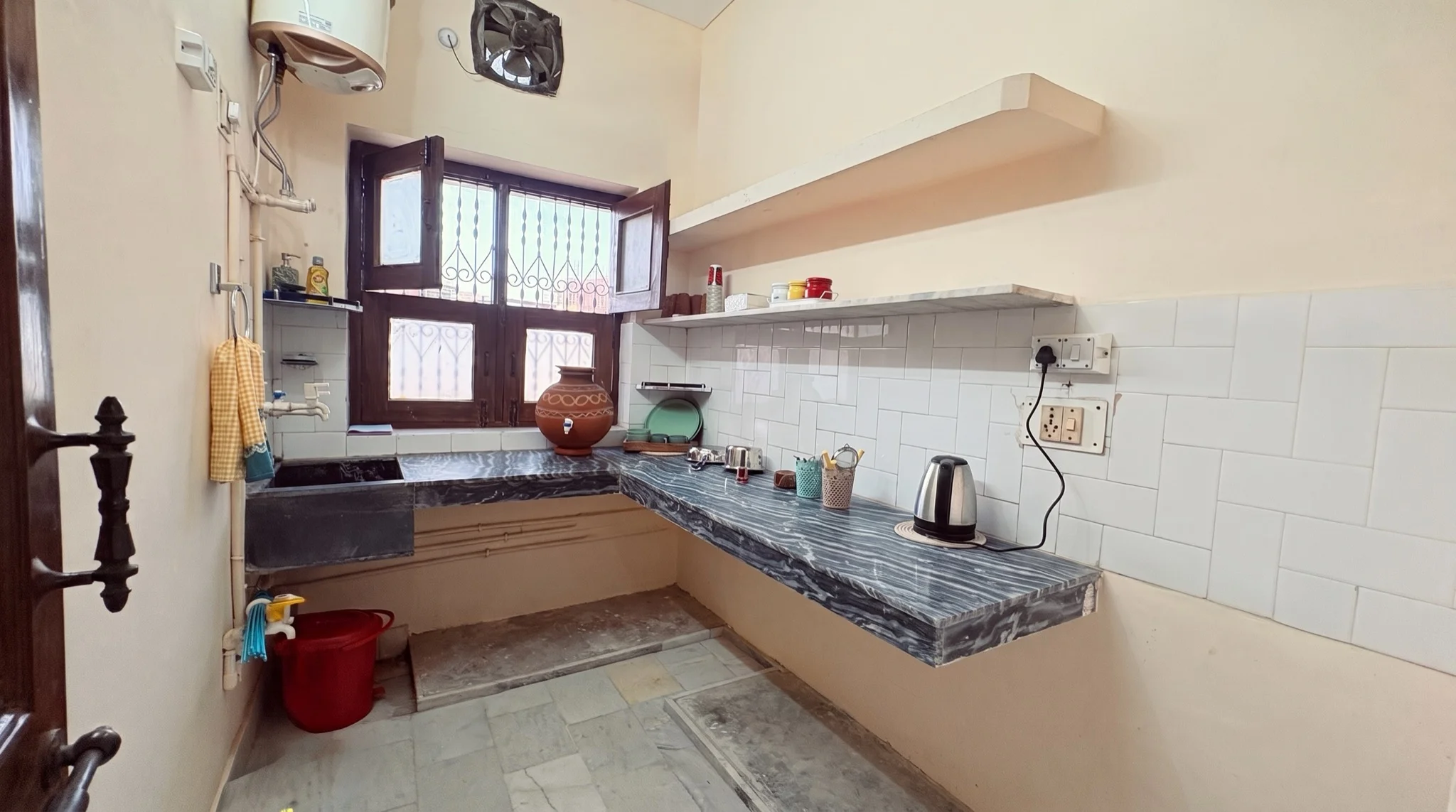 Full kitchen wide angle